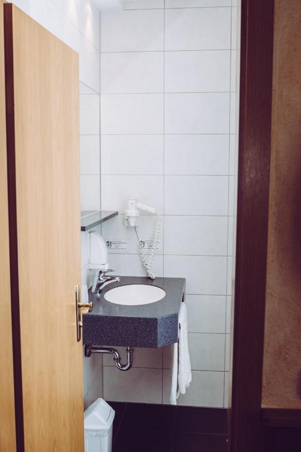 Gasthof Zur Bruecke Kaufering Екстериор снимка